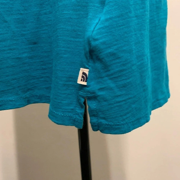 THE NORTH FACE Cap Sleeve Button on Shoulders‎ Shirt in Teal - Picture 6 of 8